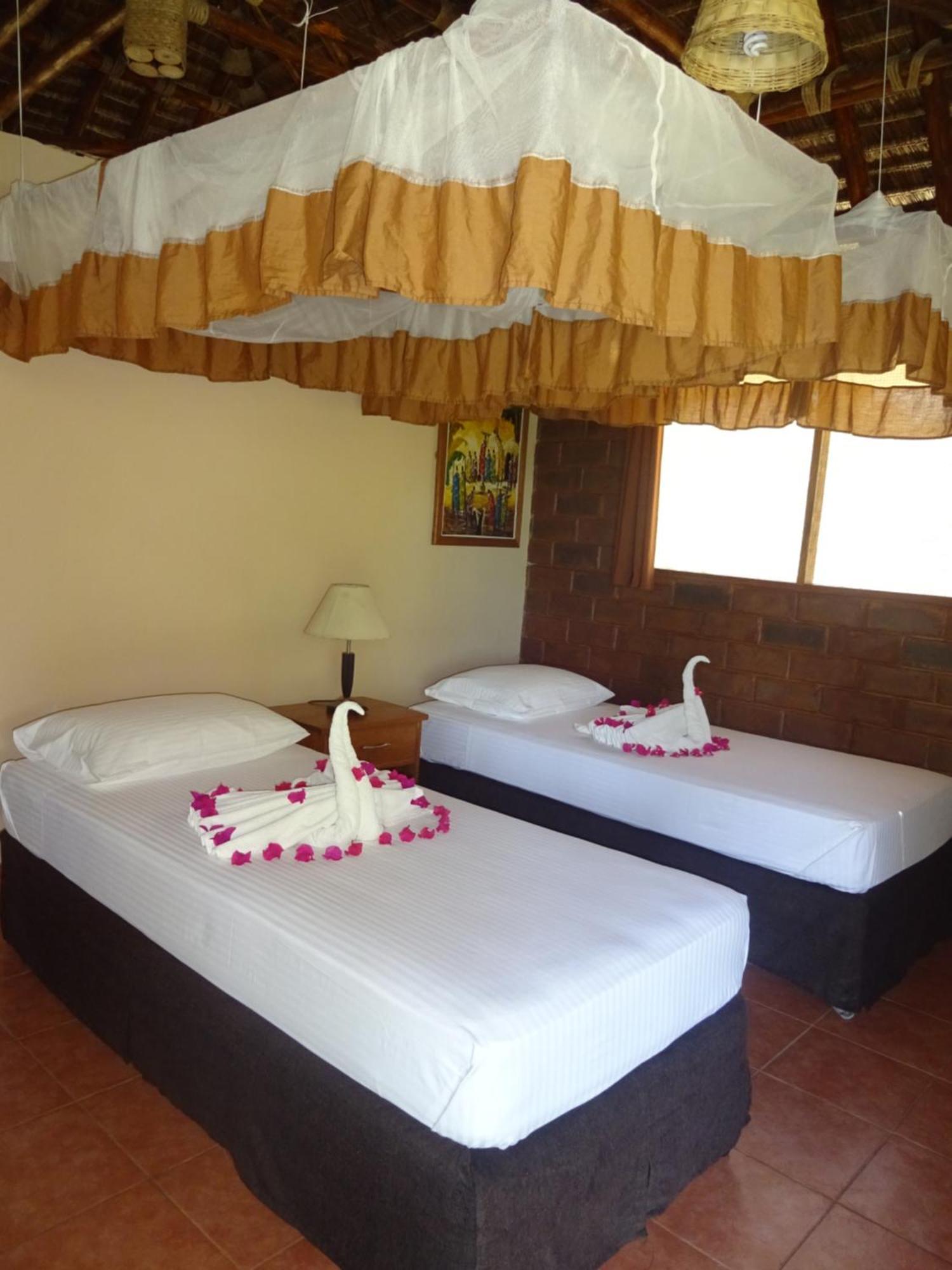 Barry'S Beach Resort Mkwaja Екстер'єр фото