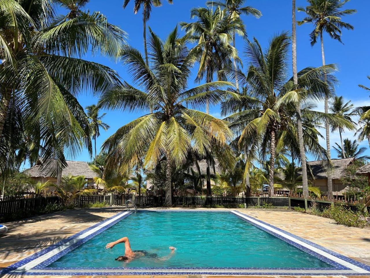 Barry'S Beach Resort Mkwaja Екстер'єр фото