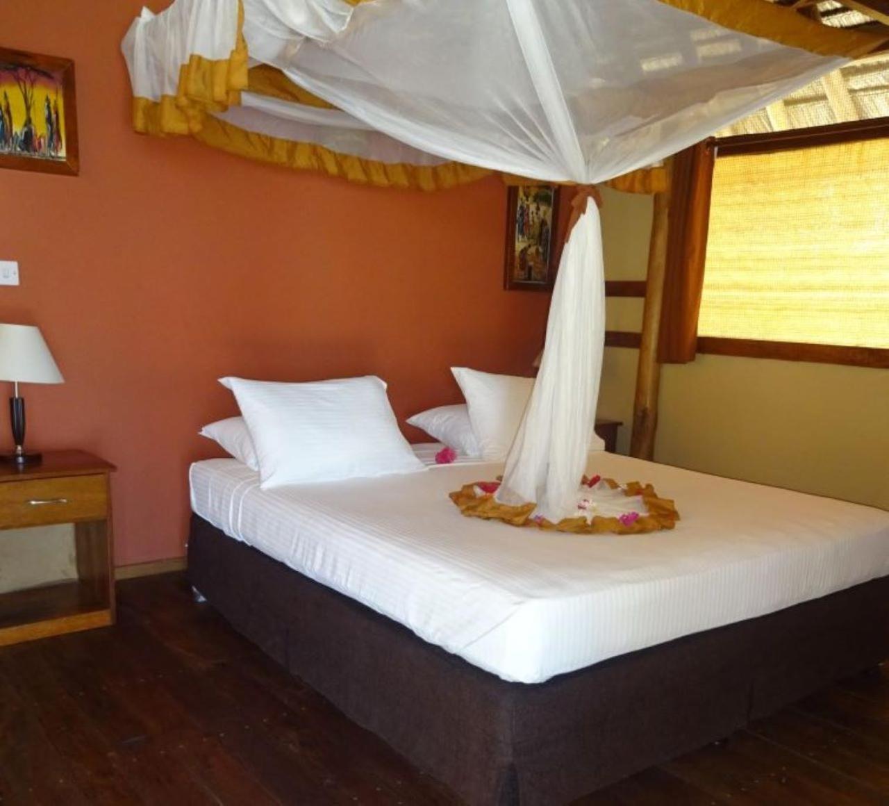 Barry'S Beach Resort Mkwaja Екстер'єр фото