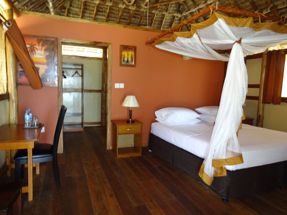 Barry'S Beach Resort Mkwaja Екстер'єр фото