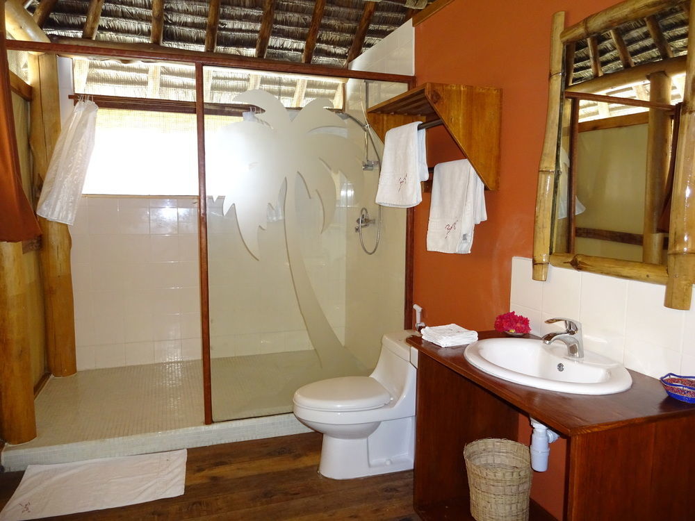 Barry'S Beach Resort Mkwaja Екстер'єр фото